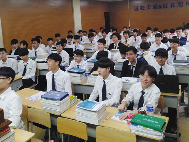 江西学生上课剪影.jpg